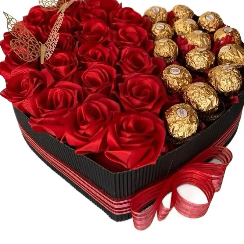 Arreglo de Corazón con Rosas Eternas   y Chocolates Ferrero Rocher
