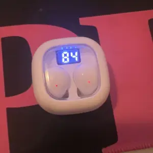 MSHUKCOE SK19 This year's new model - ultra-small invisible sleep earplugs | 0.08 ounces, suitable for side sleepers, with noise cancellation function - 25-hour battery life! Discreet Office Earbuds in-ear summerwins Gift Privacy Gift Silicone Lightweight