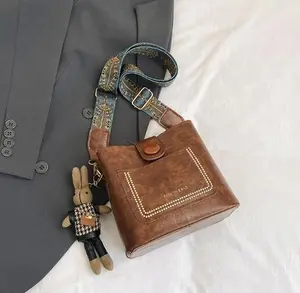 Vintage Bucket Crossbody Bag for Women, Stylish Shoulder Bag With Adjustable Strap for Daily Office Travel With Cute Bunny Pendant