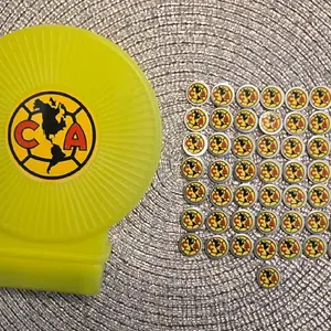 Lotería Magnetic Chip Collector Set with 50 Mini Chips