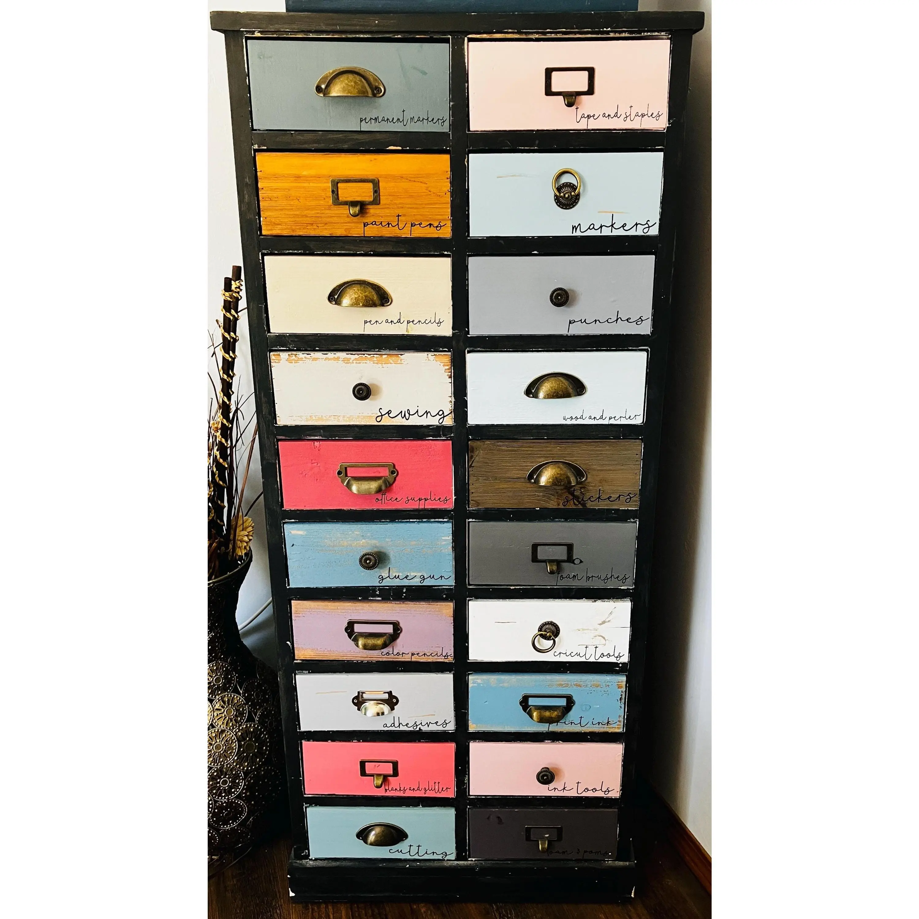 Customizable Multi-Size Marker Organization Labels for Cricut Stickers - Personalized Word Options, Permanent Markers Compatible, Craft Enthusiasts’ Organizing Crafts Tool, Keeps Storage Organized, Easy to Use, Organizing Crafts, Markers, Cricut Stickers