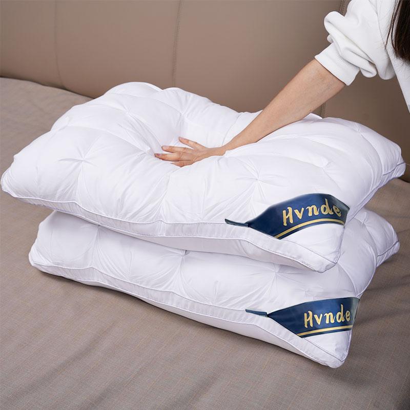 Luxury Hotel Quality Pillow DeepS leep Neck Support  Corefor All Seasons  Hypoallergenic PolyesterCover Suitable for Side SleepingSupine Sleeping Prone Sleeping Microfiber Filling【Valentine's Day gifts】