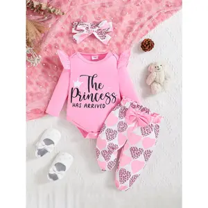 New3pcs Baby Girl Outfit Set, "The Princess Has Arrived" Print Long Sleeve Romper with Ruffle Detail, Heart Pattern Print Pants, and Headband, Polyester Knit Fabric, Crew Neck, Regular Fit, for Spring/Fall - Perfect for Valentine'S Day Gift, for Outdoor