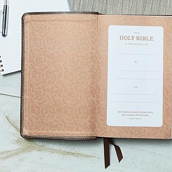 KJV Holy Bible: Personal Size Giant Print with 43,000 Cross References, Black Bonded Leather, Red Letter, Comfort Print: King James Version