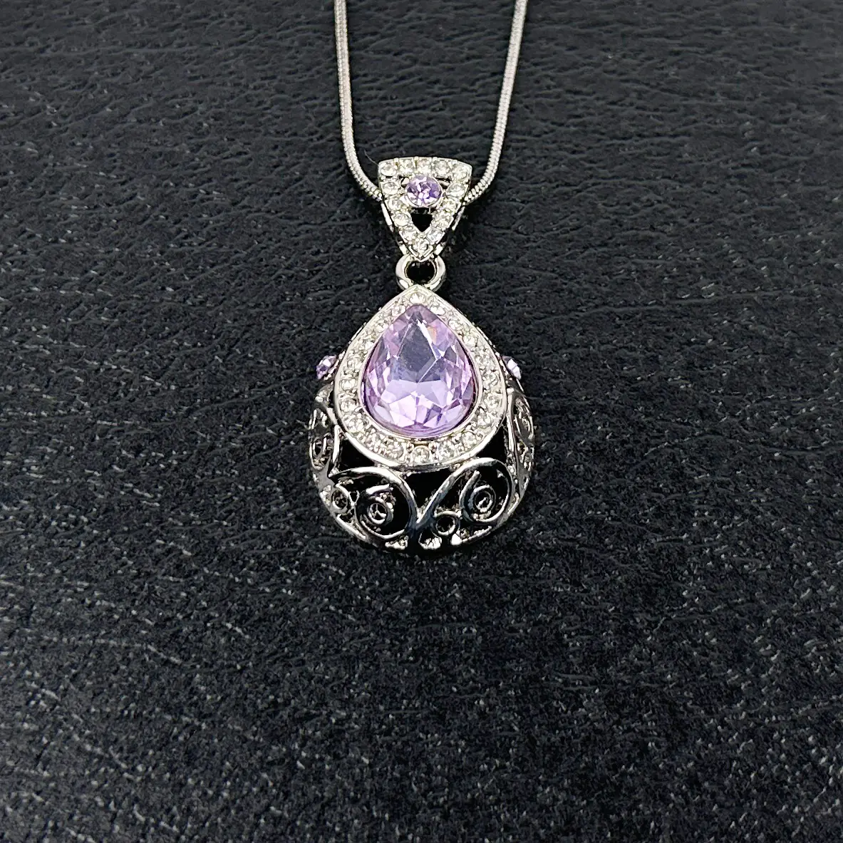 OIDEA Women's Vintage Crystal Pendant Necklace, Handmade Alloy Charm, 40cm Chain with 5cm Extender, Lightweight Fashion Costume Jewelry, Ideal Gift for Mom summerwins,summerwins