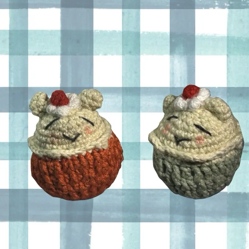 CROCHET CUPCAKE KEYCHAIN/ BAG CHARM