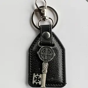 Llavero de metal católico de san Benito, de cuero sintético, regalo religioso