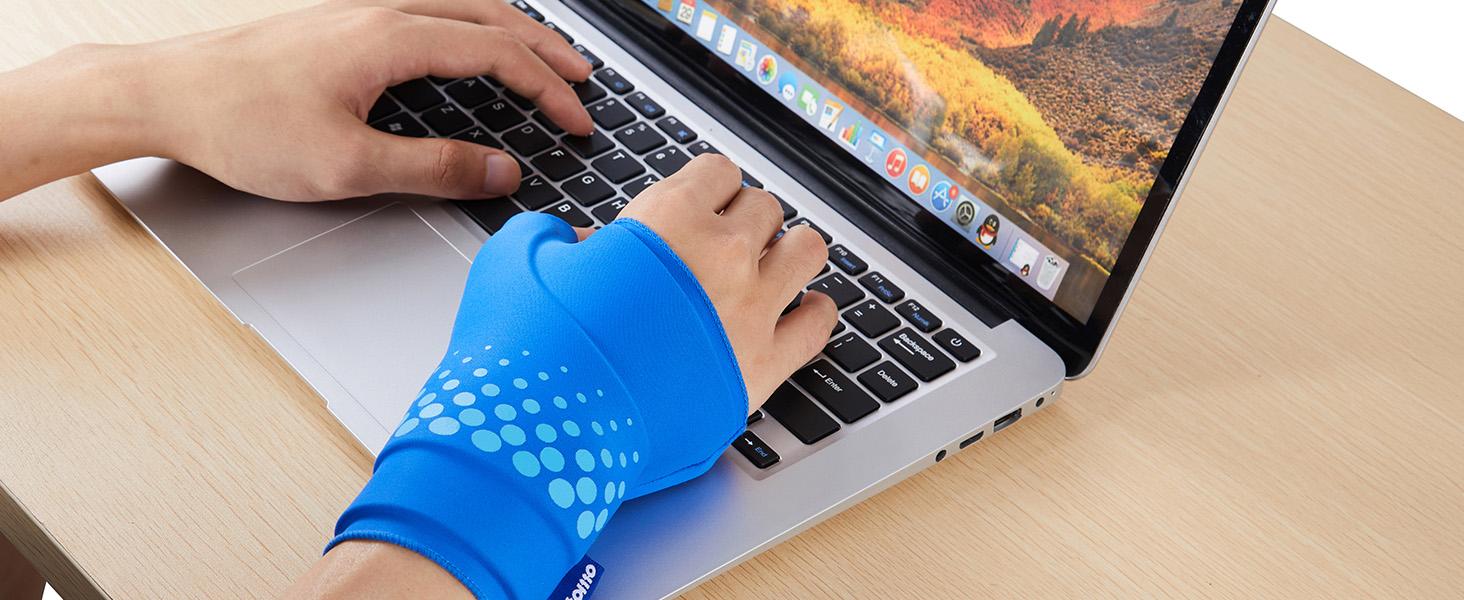 Fitomo Wrist Ice Pack Wrap Couple Set Wearable icepack-Experience Hot & Cold Compression Therapy enhanced by 3D Cooling Tech – a Reusable Wrap for Soothing Sore Wrists, Reducing Swelling & Daily Comfort