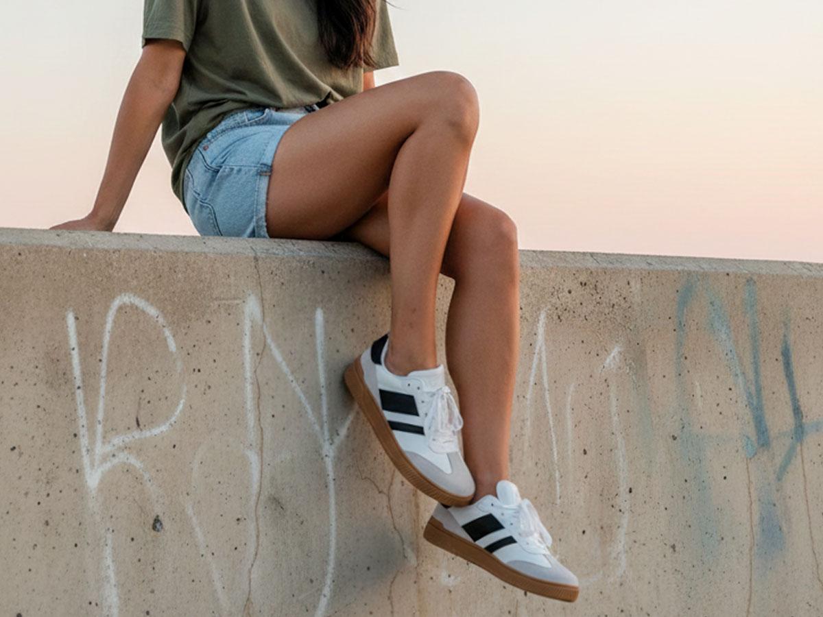 Women’s wide toe box barefoot zero-drop fashion sneakers made from vegan leather, minimalist walking shoes