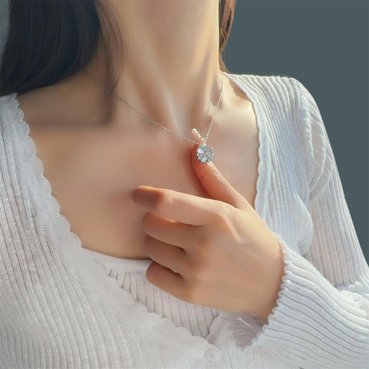 Moissanite 0.1ct Convertible Lucky Four-Leaf Clover Copper Pendant Necklace Wedding Engagement Anniversary Gift for Women Moissanite 0.1ct Convertible Lucky Four-Leaf Clover Copper Pendant Necklace Wedding Engagement Anniversary Gift for Women