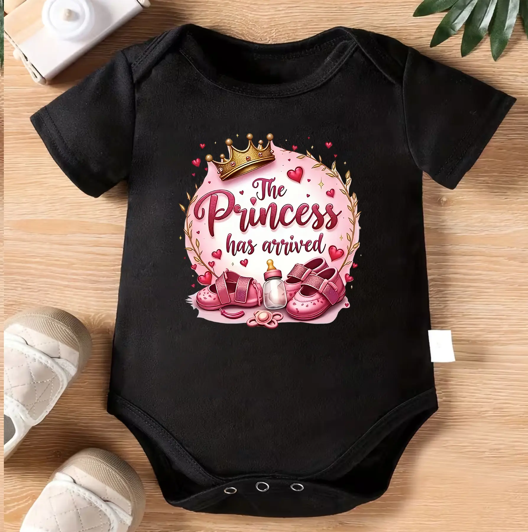 1pc Baby Crawling Suit - White Onesie with "The Princess Has Arrived" Print - Soft Cotton Outfit for Newborns & Toddlers 0-3 Years - Royal Baby Shower Gift - Machine Washable Infant Wear