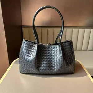 Hand-Woven Leather Tote Bag | Spacious Shoulder Bag | Classic Black