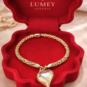 manilla con colgante de corazón