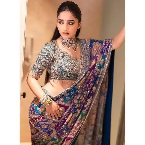 ATTRACTIVE CHINON SILK DIGITAL PRINT WITH MIRROR WORK SAREE WITH UNSTITCHED BLOUSE MULTI