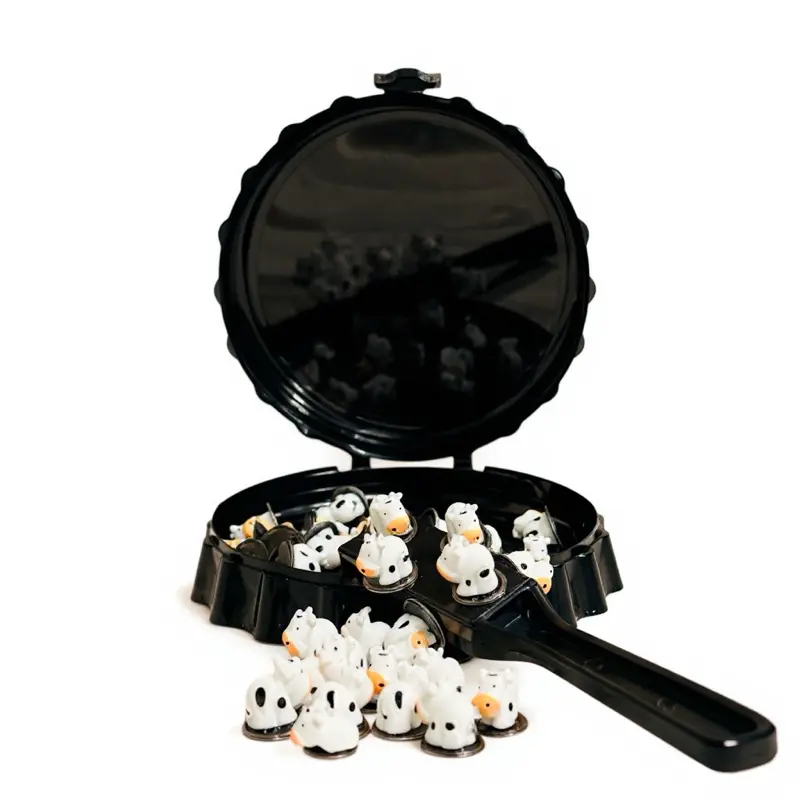 Full Set 50 Filler Bingo Cow Moo Chips with Magnetic Wand and Holding Container Fichas para Cartas de Bingo de Vaquitas  con Pala y Corcholata