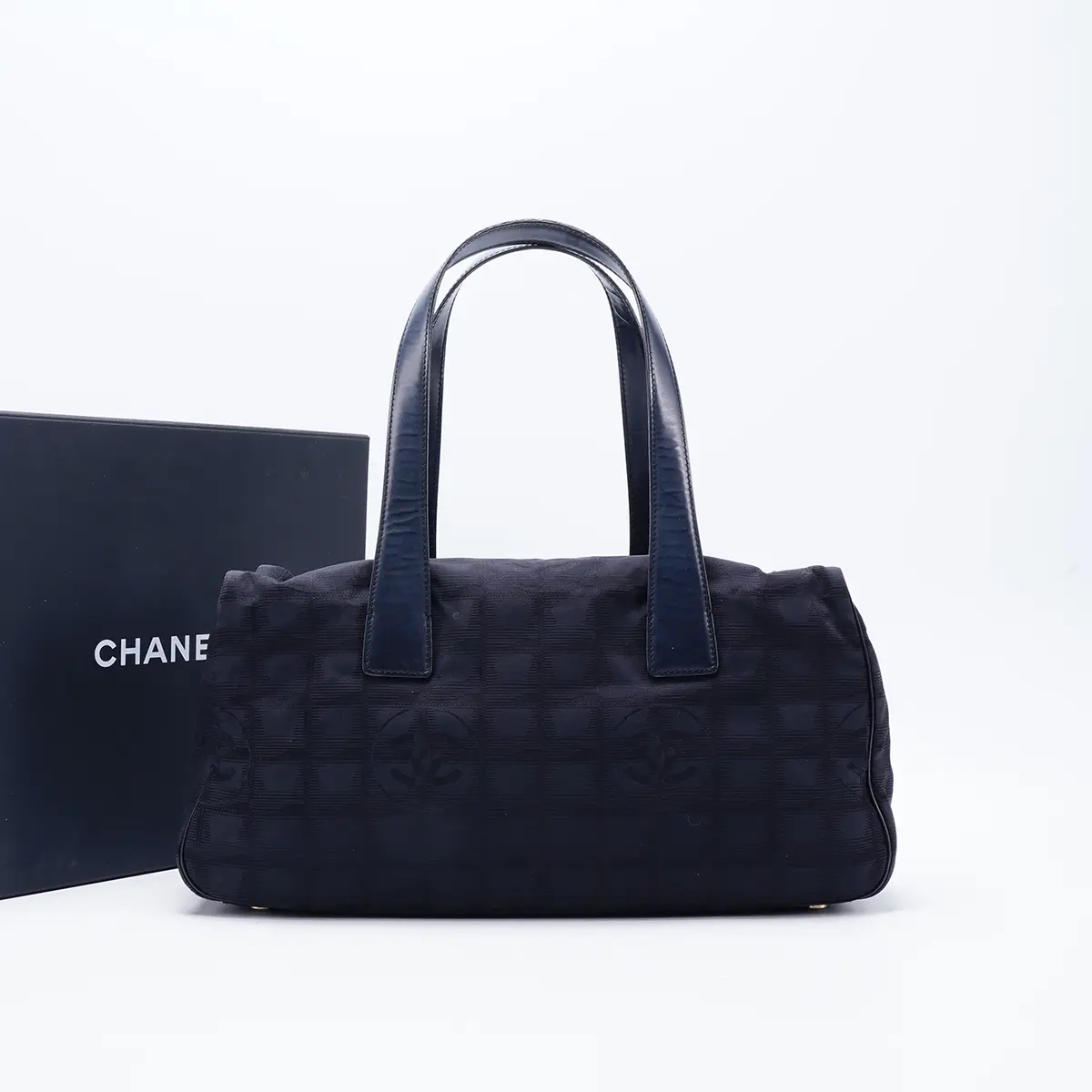Pre-owned CHANEL Canvas Shoulder Bags Vintage Travel Line Black Bowling Boston BGP196528