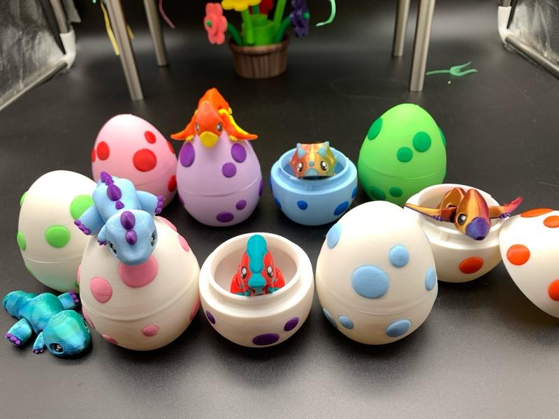 3D Printed Dinosaur Egg with Articulating Dinosaur Easter Decoration 3D Printed Dinosaur Egg with Articulating Dinosaur Easter Decoration