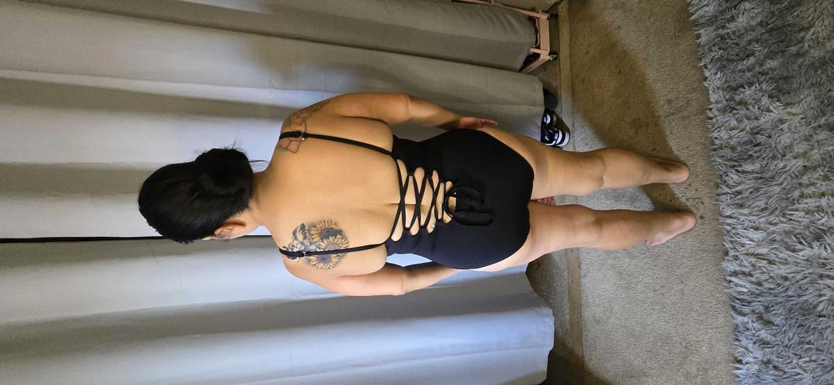 Item: Black - V Neck, L