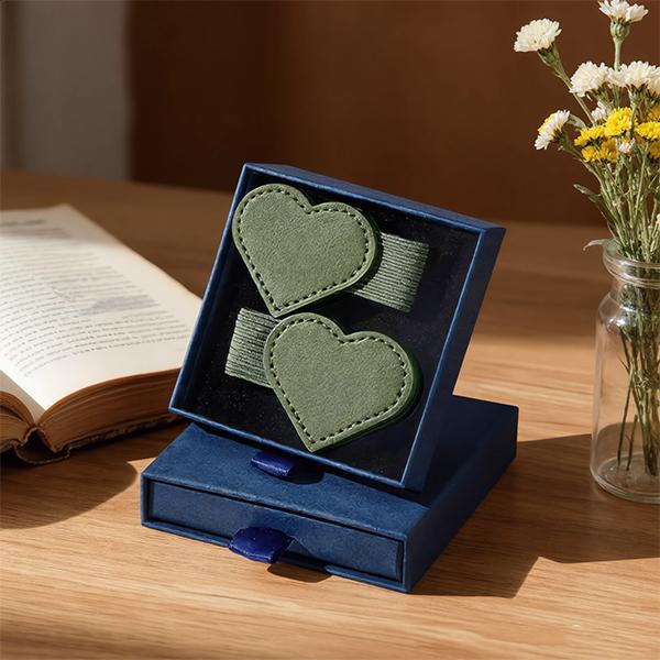 Heart-Shaped Magnetic Leather Bookmarks with Pen Holder Gift Box for Book Lovers Readers Cute Leather Bookmarks for Women Girls 2Pcs