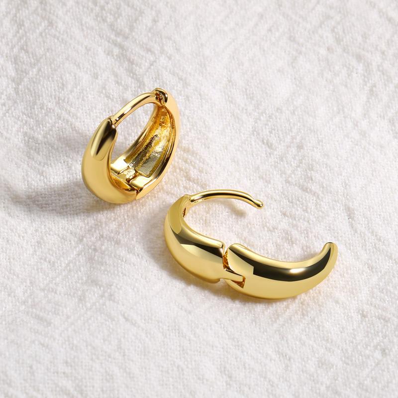 17KM 8pcs Small Gold Hoop Earrings for Women, 14K Gold Plated, Lightweight, Hypoallergenic Huggie Hoops for Multiple Piercing