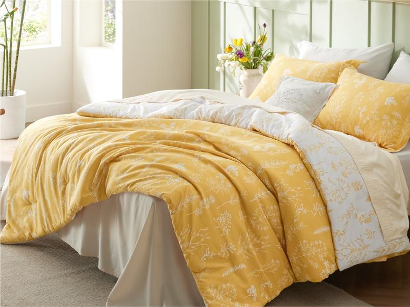 Bedsure 3 Pieces Cute Floral Bedding Comforter Set -Soft  Bed Set, 1 Soft Reversible Botanical Flowers Comforter and 2 Pillow Shams Valentine's Day Gifts