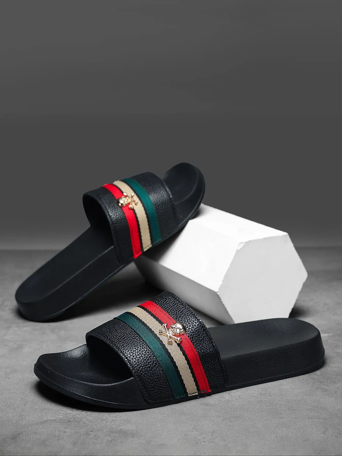 Three-Color Striped Skull Head Lightweight Summer Slippers, Outdoor Non-Slip Beach Sandals, Comfortable and Stylish Footwear for Men and Women