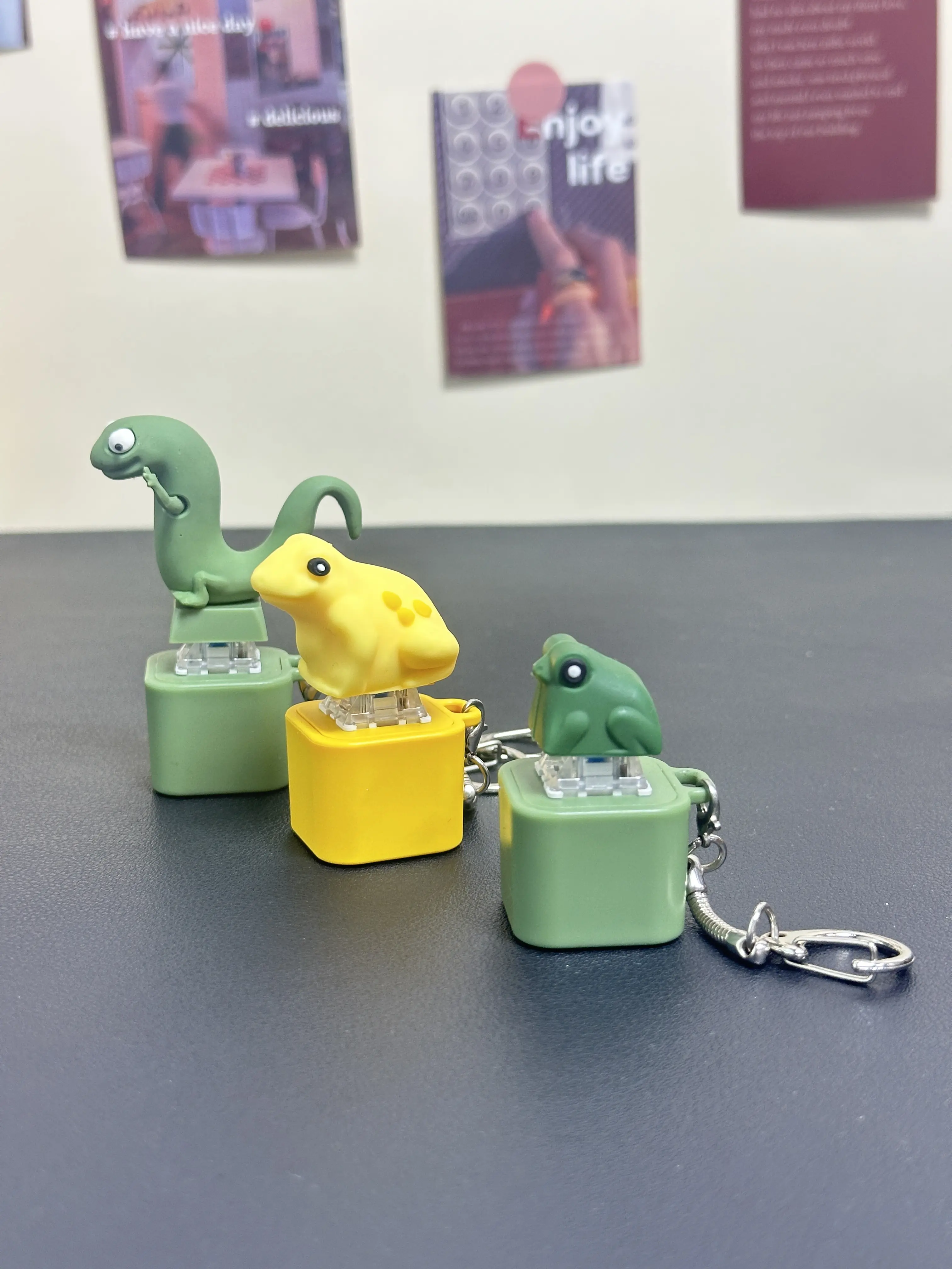 Duck Quacking,Frog Croaking,Coquí ,Lizard Keychain-Realistic Sounds LED Lights Fidget Toy for Stress Relief Focus Kids Adults Portable Sensory Item summerwins