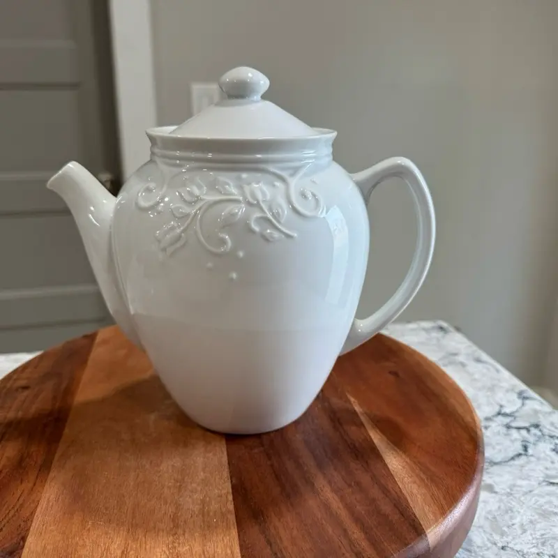 Tetera de la línea Veranda. (NUEVA NO CAJA)