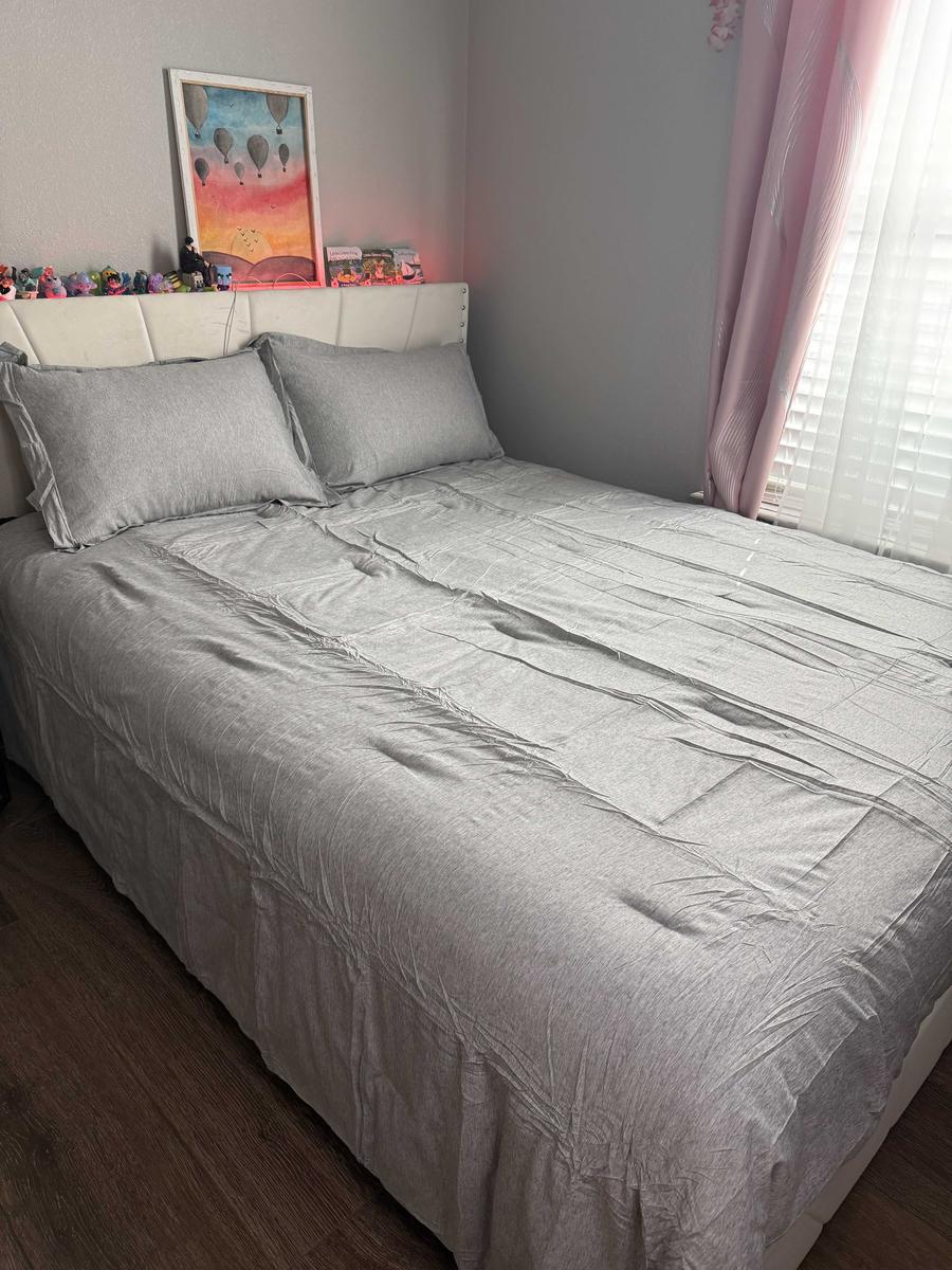 Item: Silvery Grey, Queen