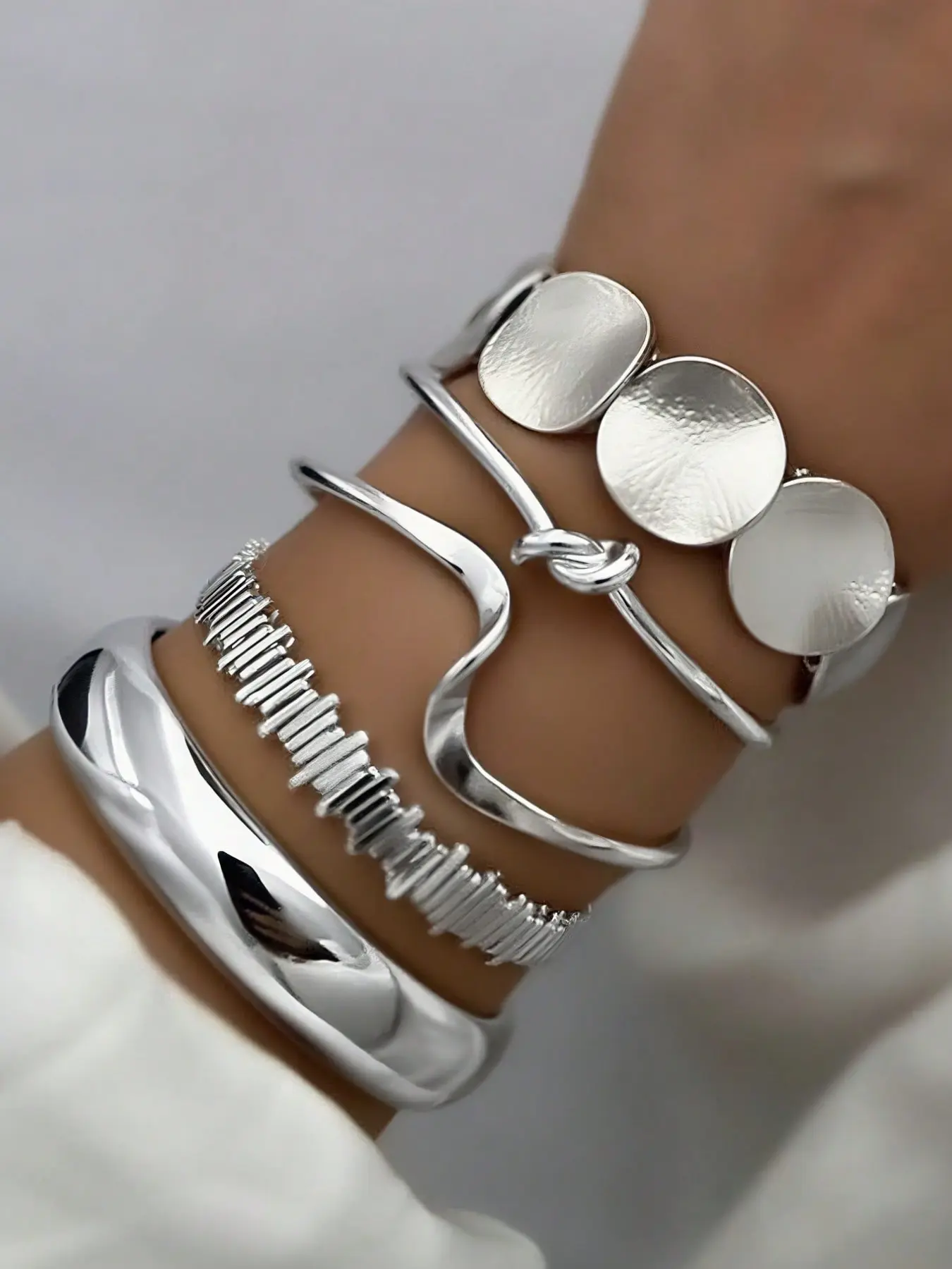 5 pieces of retro exaggerated luxurious geometric design wide metal silver bracelet set, suitable for daily wear and holiday gifts, Fashionable Chunky Bangles, Chunky Chain Bracelet Stacked Bracelets