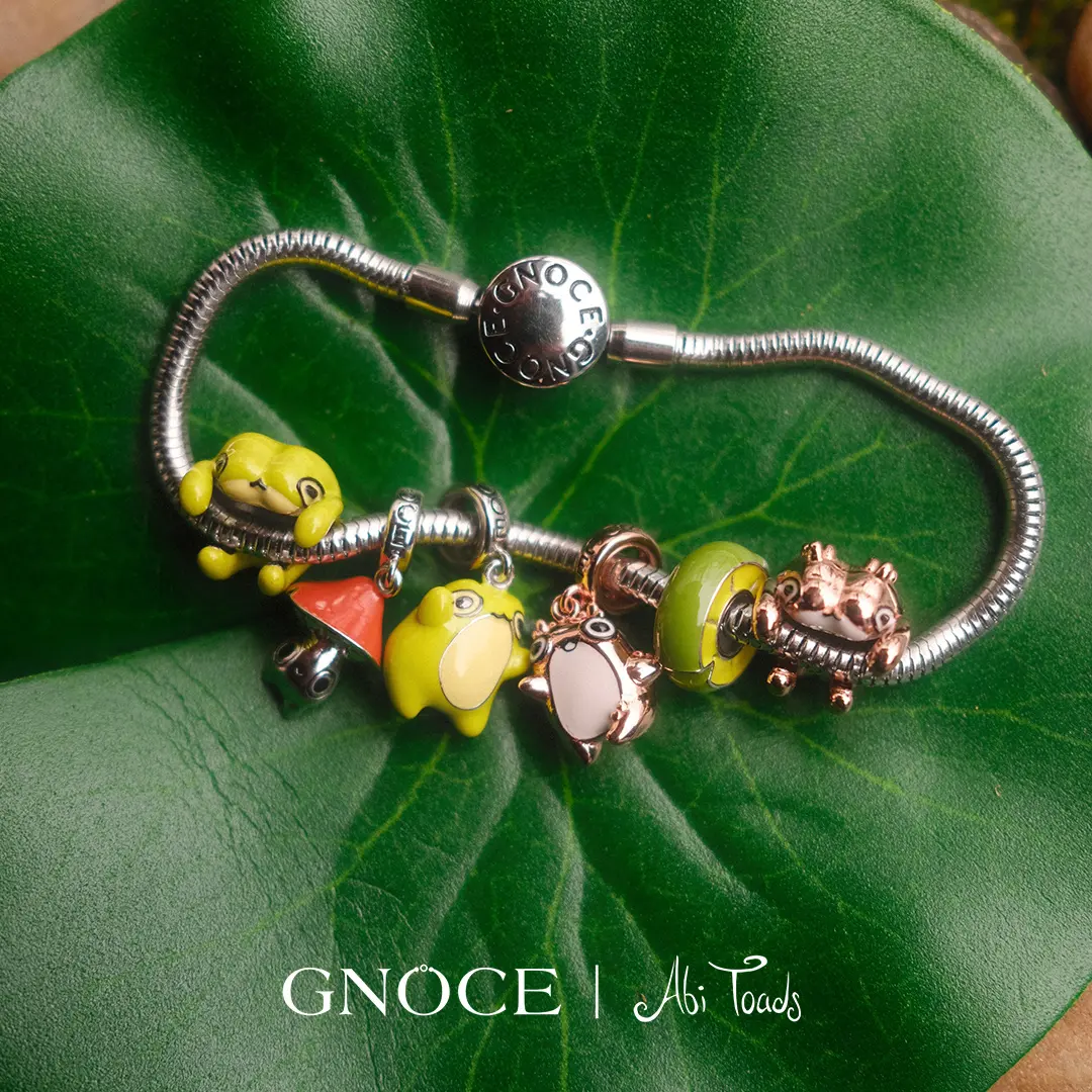 GNOCE 925 Sterling Silver Whimsy Handcrafted Frog Hug Charm - Abi Toad Design, 10.9mm, 2.5g, Unisex, Charm Fitting for Necklaces & Bracelets, Premium Materials, 1-Year Warranty for Frog & Jewelry Lovers
